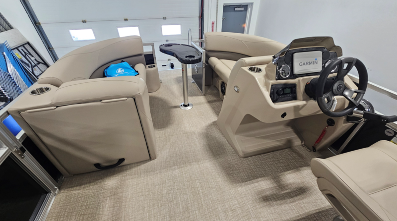 Boats  2023 Legend Q-Series LE 19 Lounge Photo